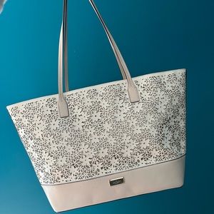 Kate Spade Large shoulder bag with light pink tones and flower design